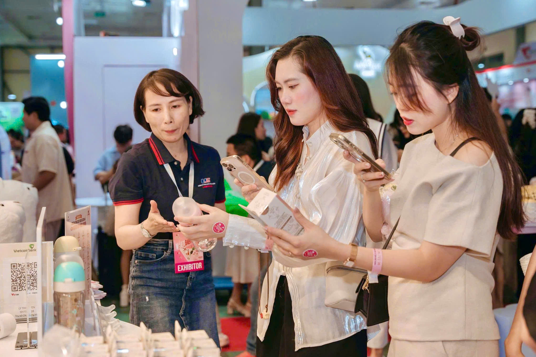 Trải nghiệm sản phẩm thực tế và hỗ trợ tư vấn